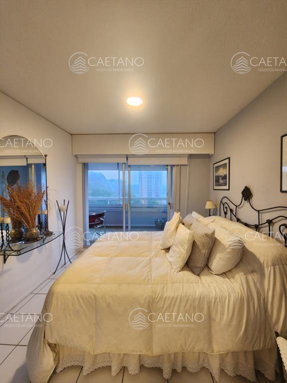 Vende apartamento de 2 dormitorios en Punta del