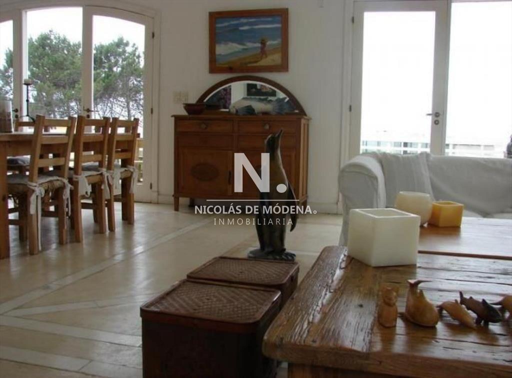 HERMOSA CASA EN BARRIO PRIVADO  DE LA BARRA