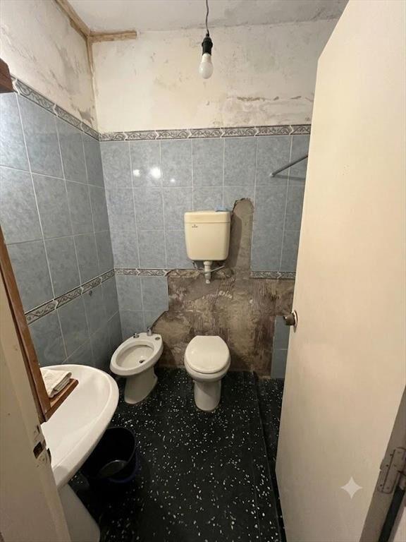 Venta casa 3 dormitorios Maroñas, más 3 Apartamentos y 1 De
