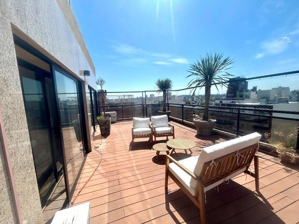 VENTA PENTHOUSE POCITOS, 3 DORM. SERVICIO, 3 GJES.