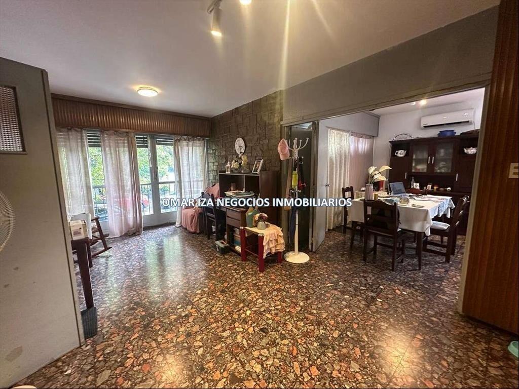 Venta casa La Blanqueada, esquina sobre Av Italia.
