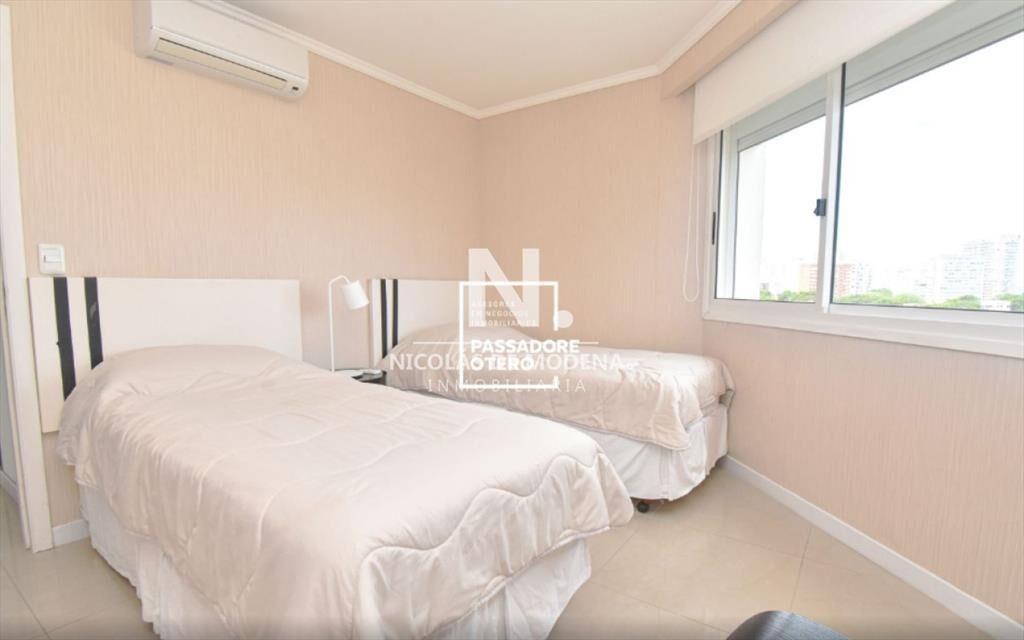Vende apartamento de 3 dormitorios,en Mansa en