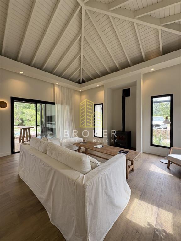 Excelente casa en venta en barrio privado en la 3