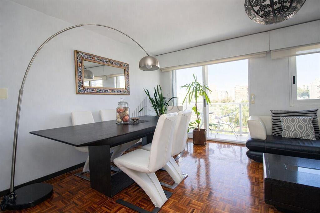Venta Apartamento de 3 dormitorios, Servicio y Garage en Po