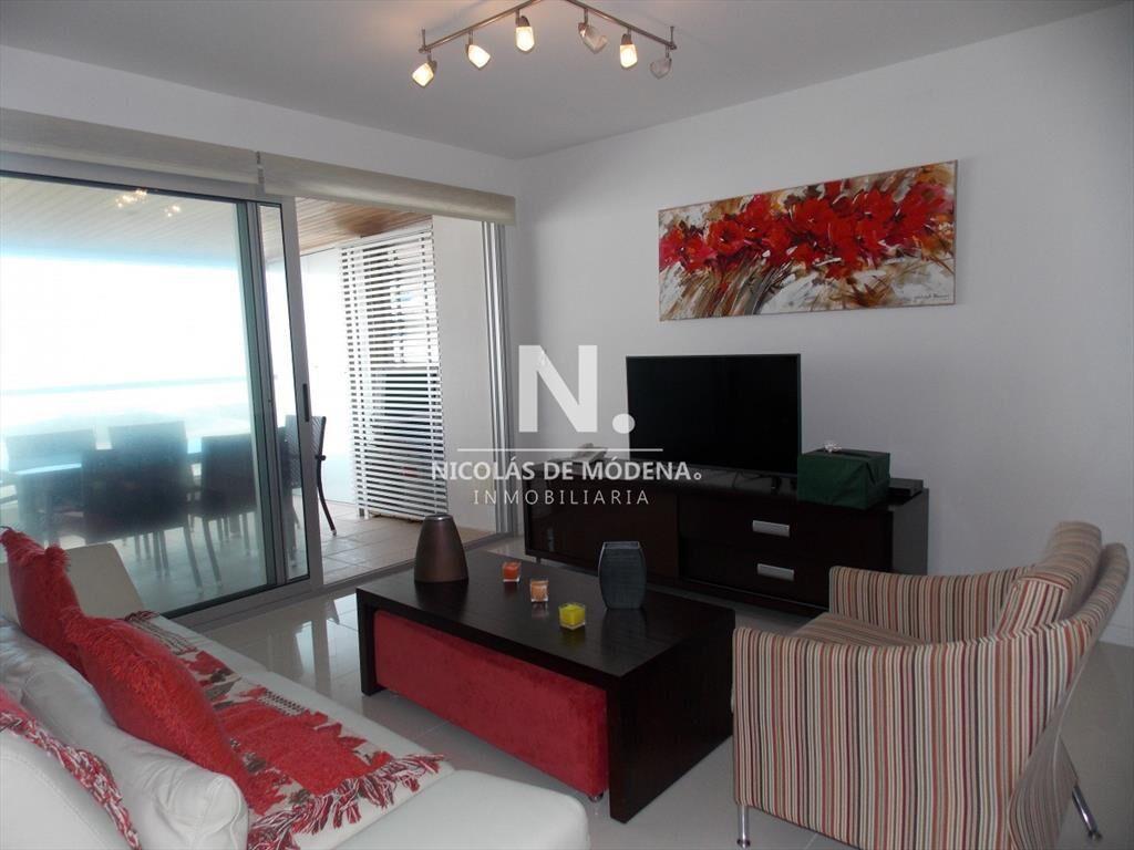 Vende apartamento a metros del mar en Brava Punta