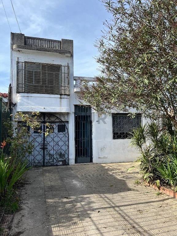 Oportunidad!!!Amplia casa para Reciclar, 5 dorm, garage, ...