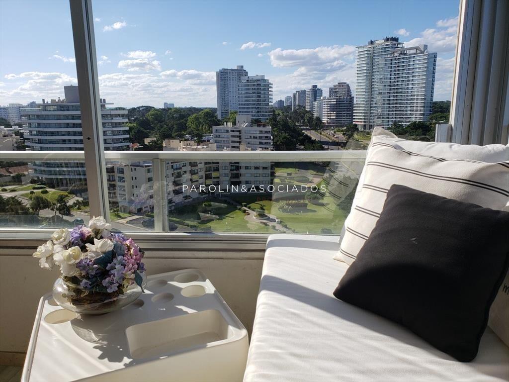Apartamento de 3 dormitorios en Torre Tiburón, Punta del E