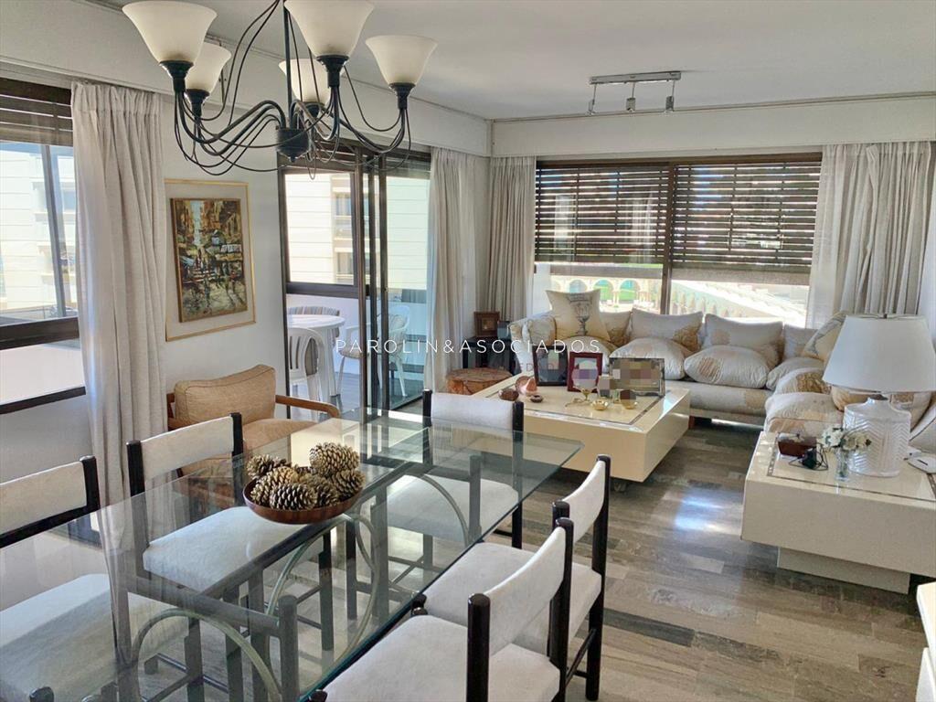 Apartamento en venta de 2 dormitorios en Parquemar Center B