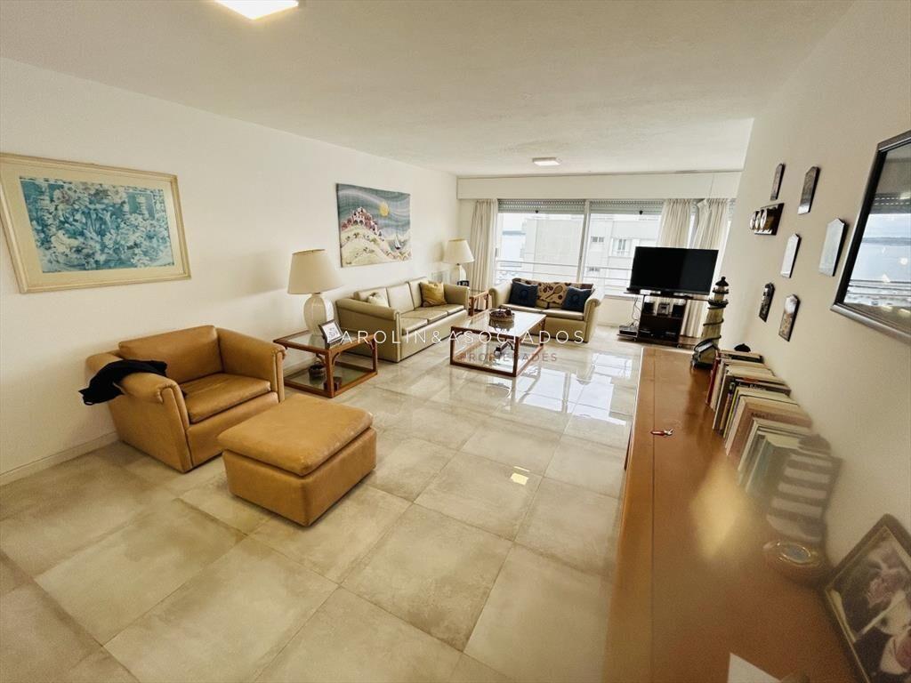Apartamento en venta en piso alto por Puerto de