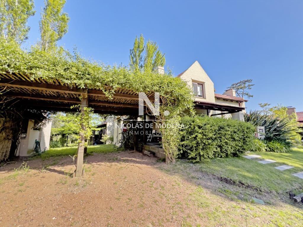Casa en venta en Barrio privado Pinares