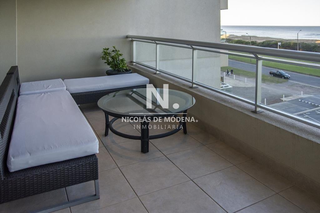 Departamento en venta frente al mar. Torre Lobos,