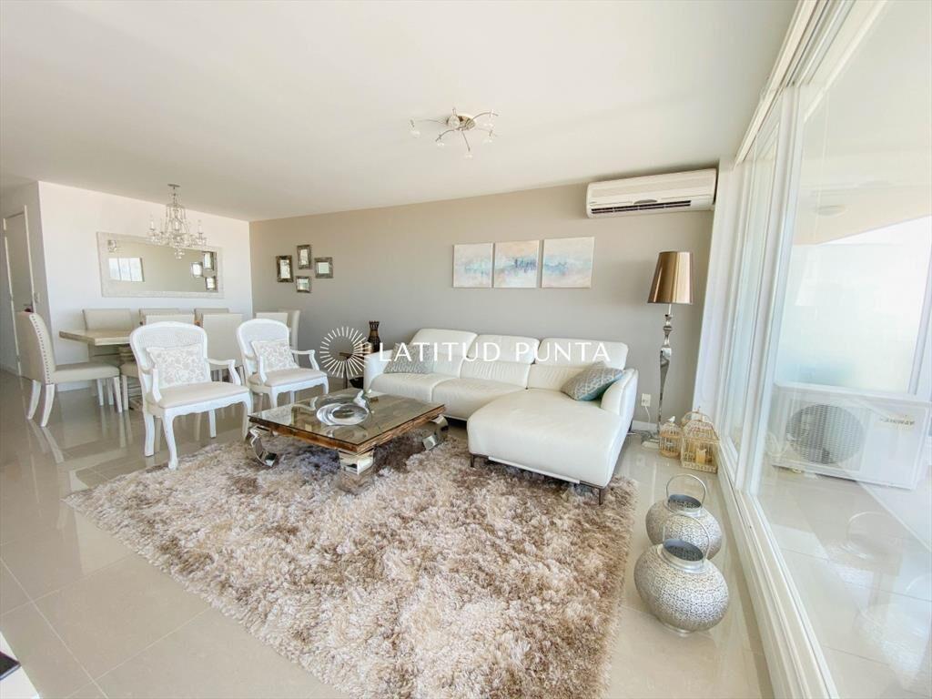 Apartamento de 3 dormitorios, en alquiler de 2024