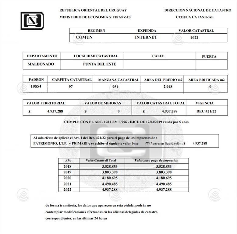 Terreno de gran superficie sobre la cancha de