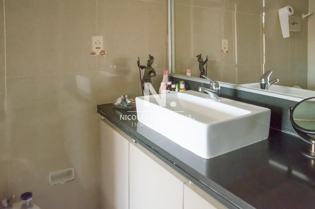 Amplio apartamento en Península, a pasos del mar de 3 dorm