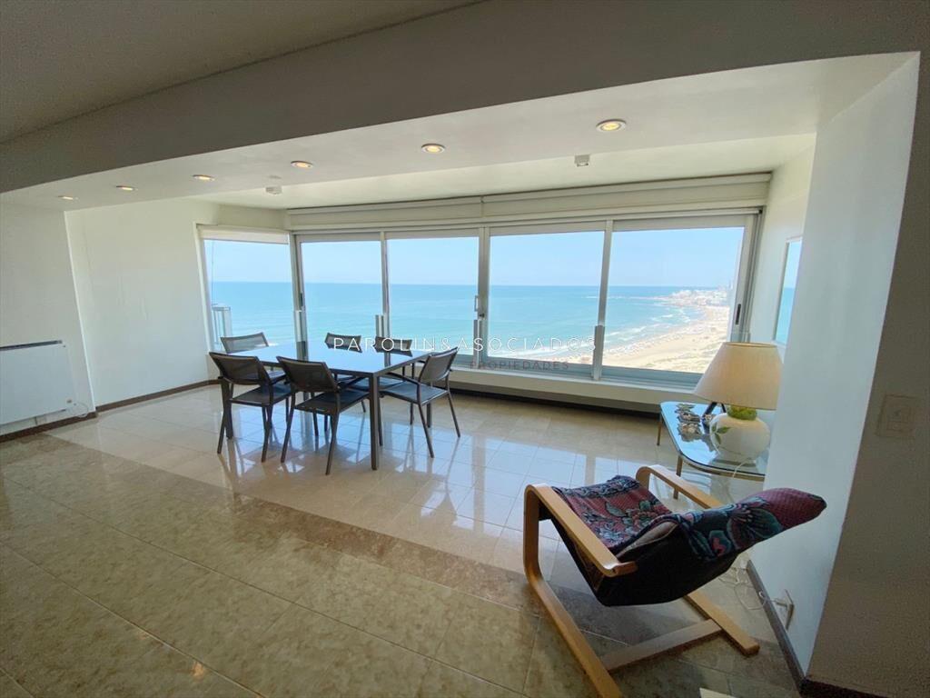 Apartamento en venta de 3 dormitorios en edificio