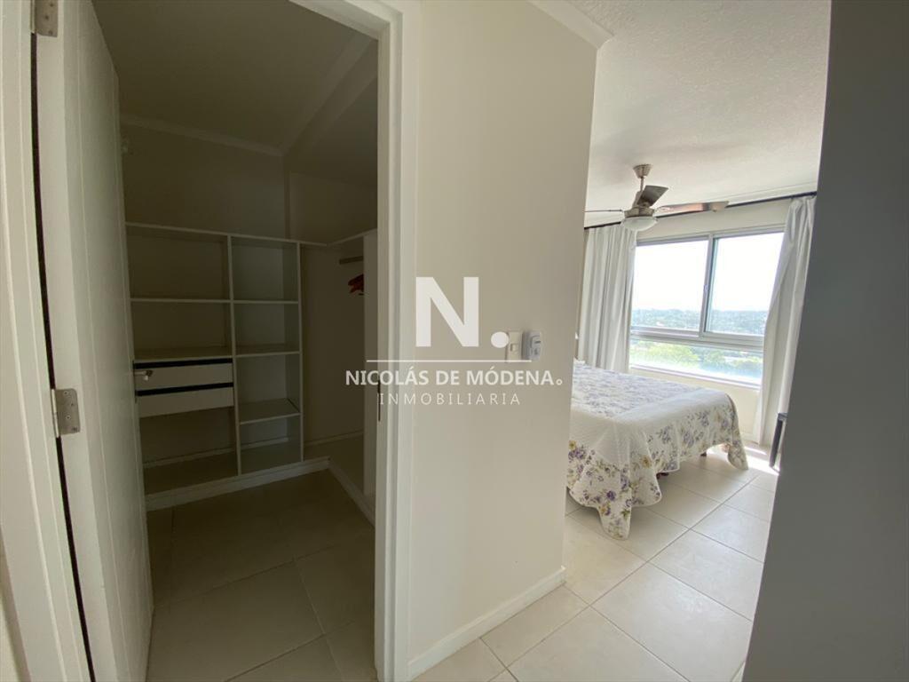 Vende apartamento de 2 dormitorios en Roosevelt