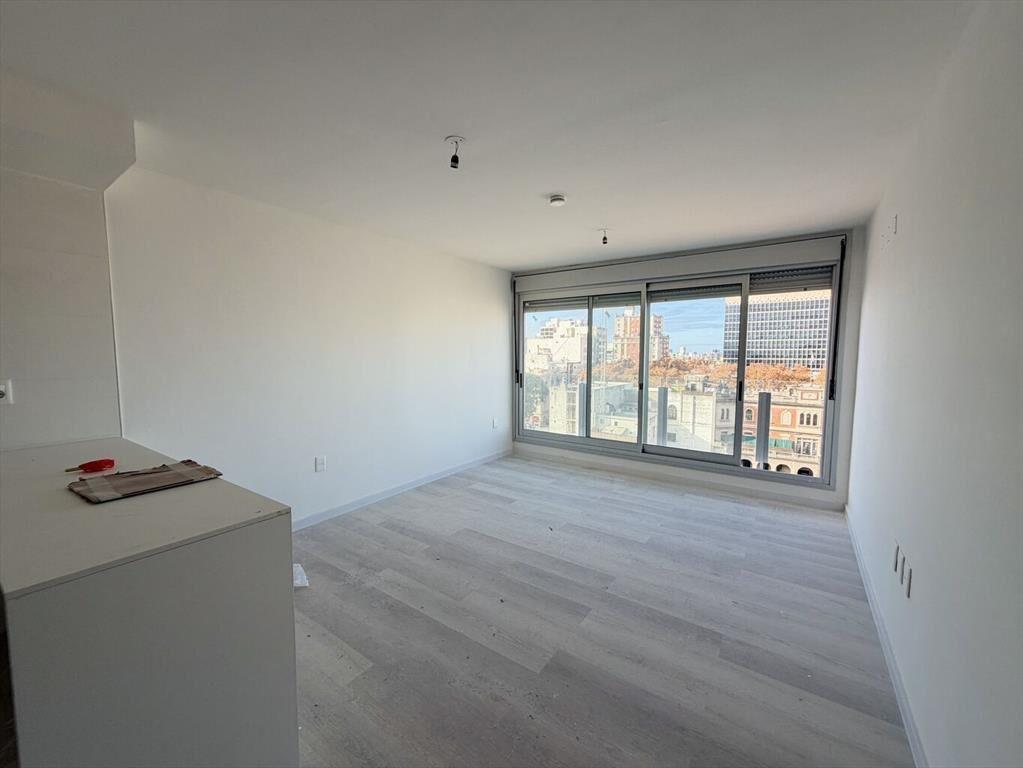 Venta apartamento 1 dormitorio al frente en Cordon. a estre