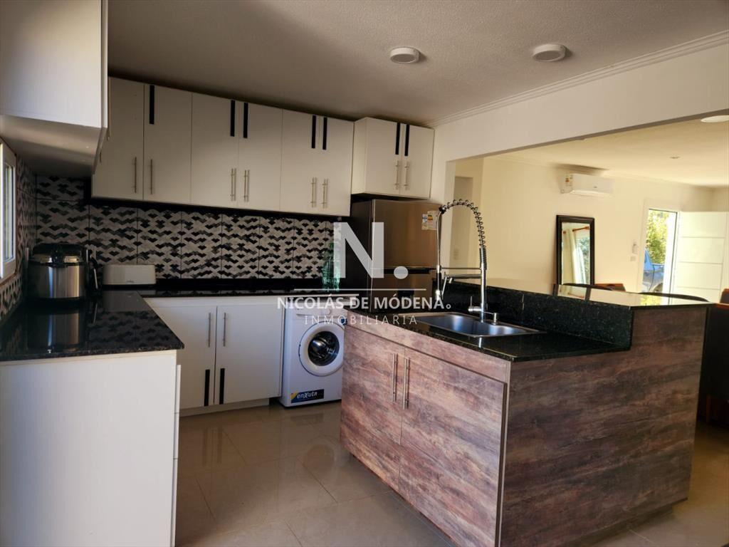 Vende Casa de 3 Dormitorios en Parque Burnett,