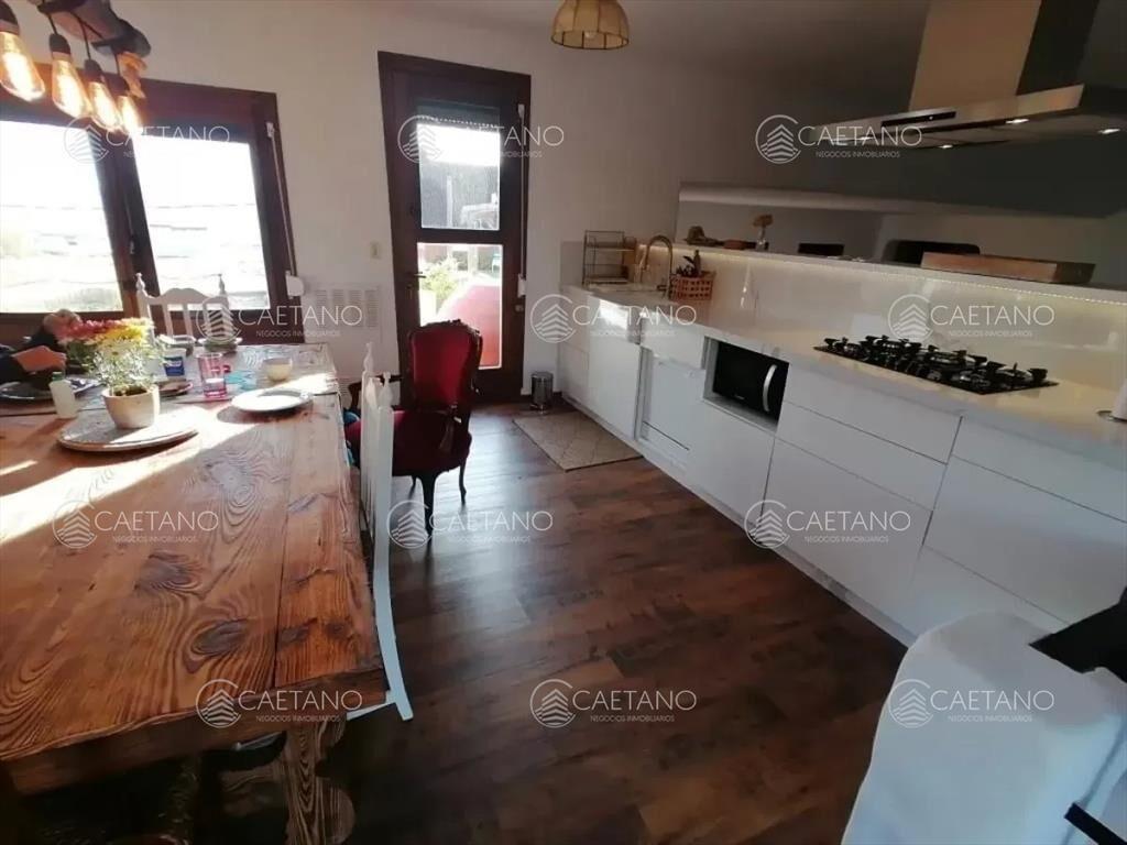 Chalet en venta con vista al mar en casco de la