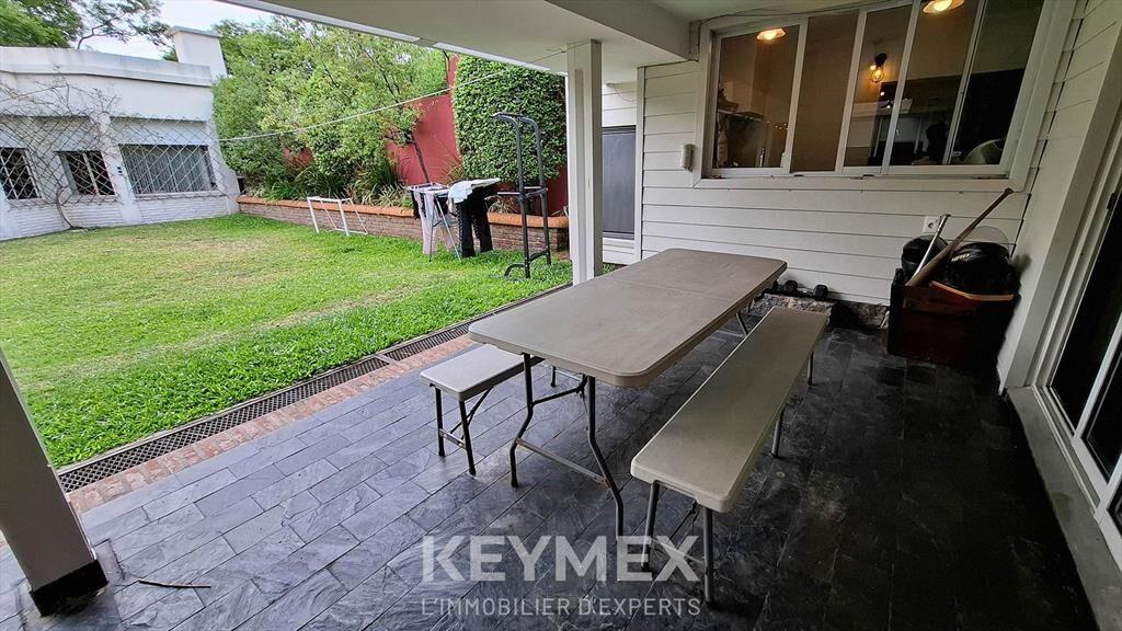 Venta Dos Casas más Apartamento en el Prado. Un solo padrón