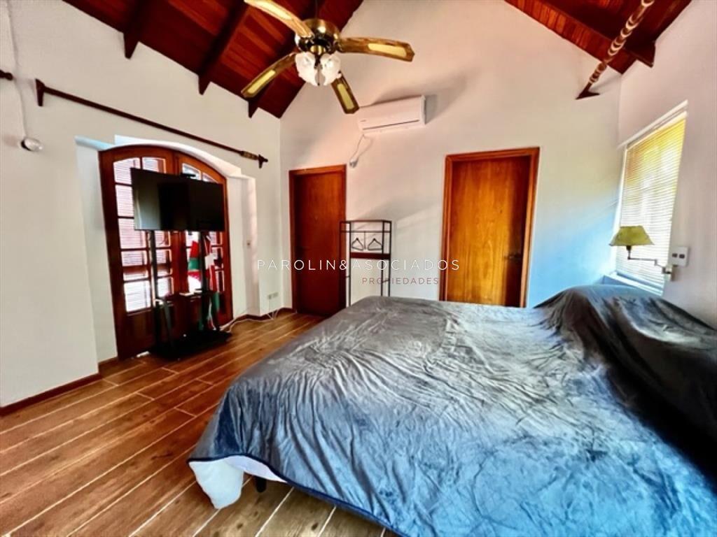 CASA EN VENTA 4 DORMITORIOS BEVERLY HILLS PUNTA