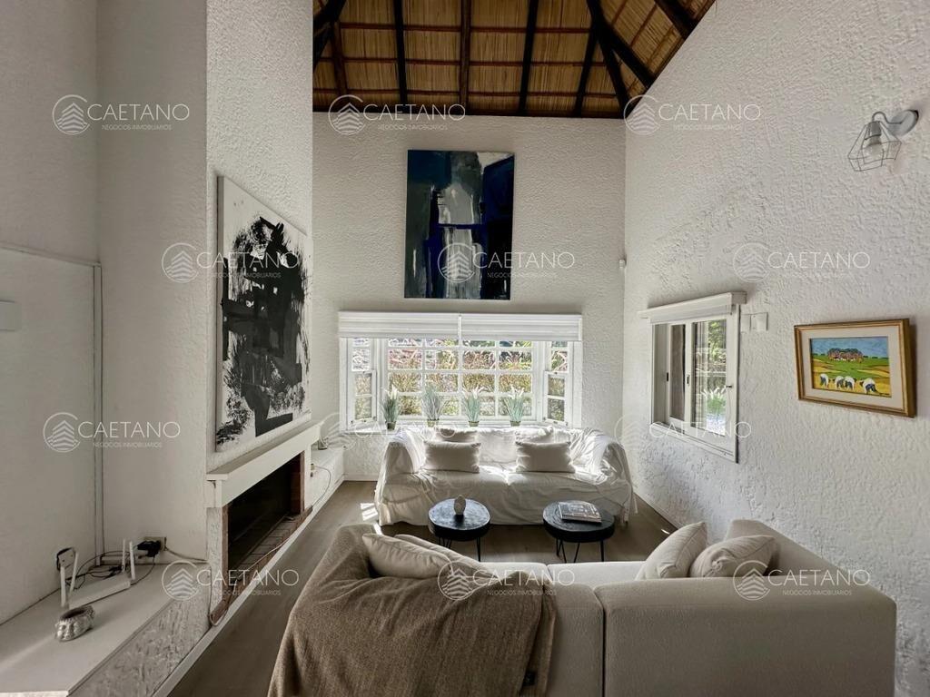 Venta Casa 3 dormitorios + dependencia. RincÃ³n