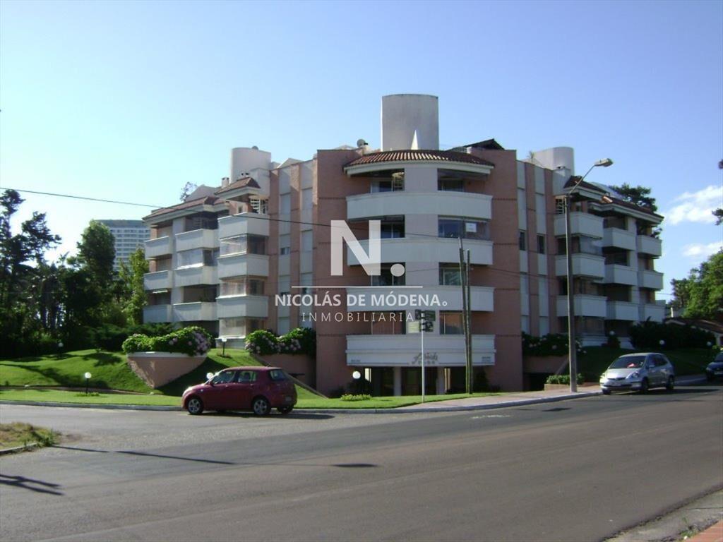 A mentros del mar en Mansa, vende apartamento de 3 dormitor
