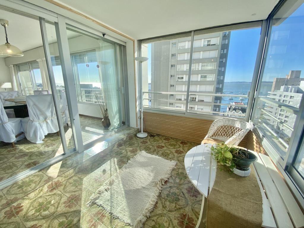 APARTAMENTO EN VENTA DE 3 DORMITORIOS EN PUNTA