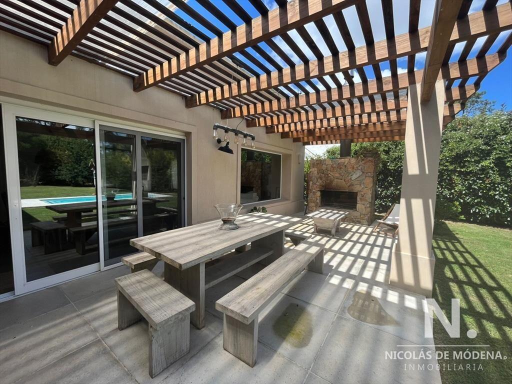 Casa en Venta de 4 dormitorios en Barrio Privado La Arbolad
