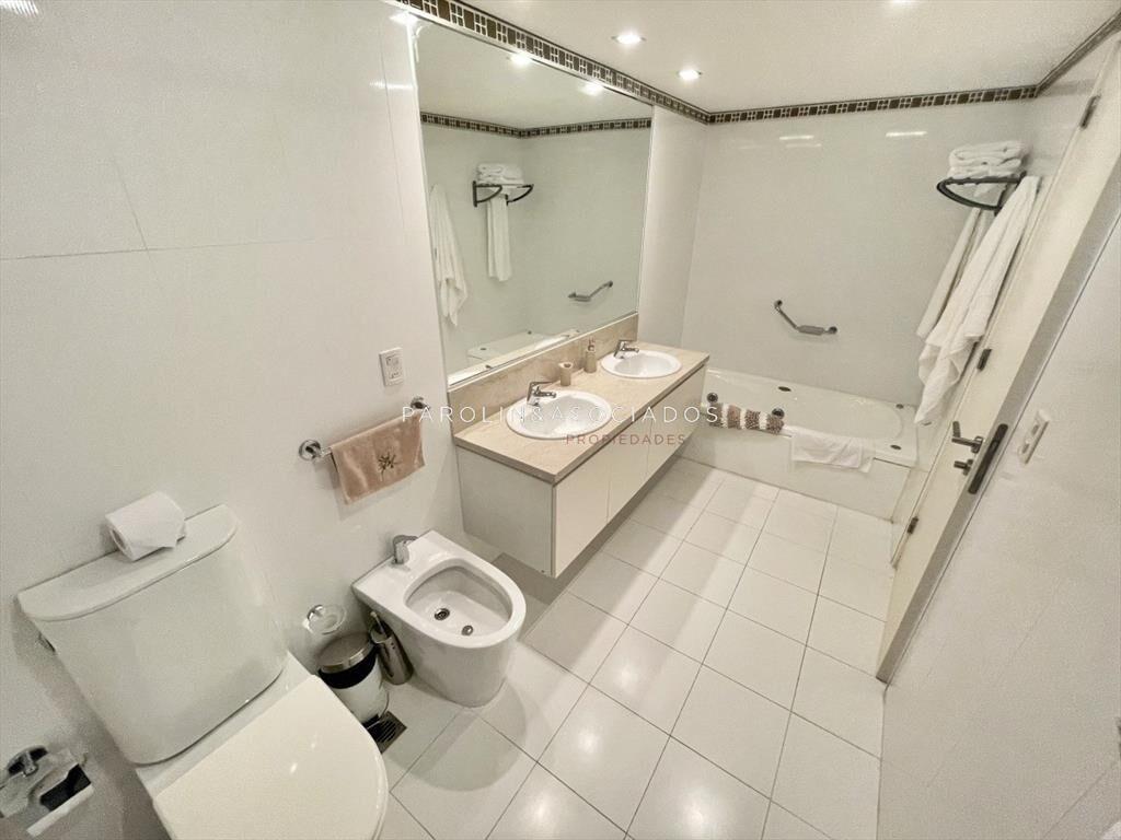 Apartamento en venta en Le Parc, Punta del Este.