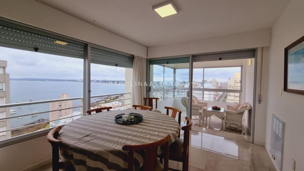 Apartamento en venta en piso alto por Puerto de