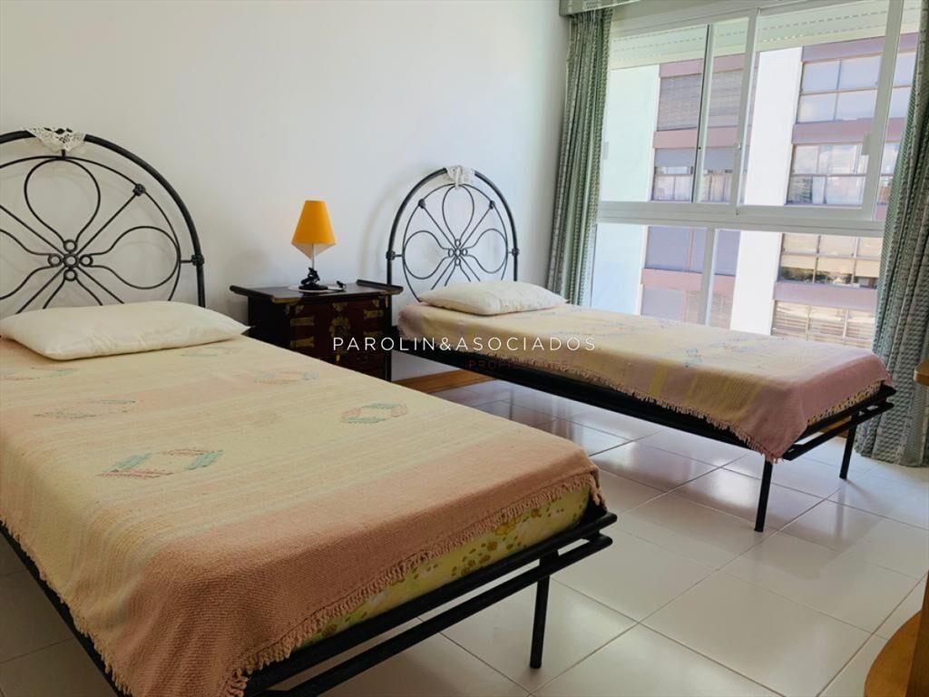 Apartamento en venta de 3 suites en edificio del