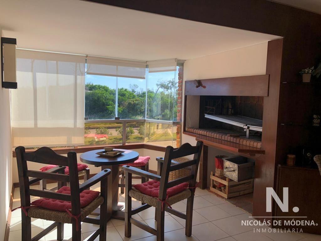 apartamento en primera linea de playa mansa cuenta  con par