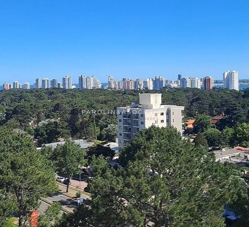Apartamento en venta de 2 dormitorios en edificio