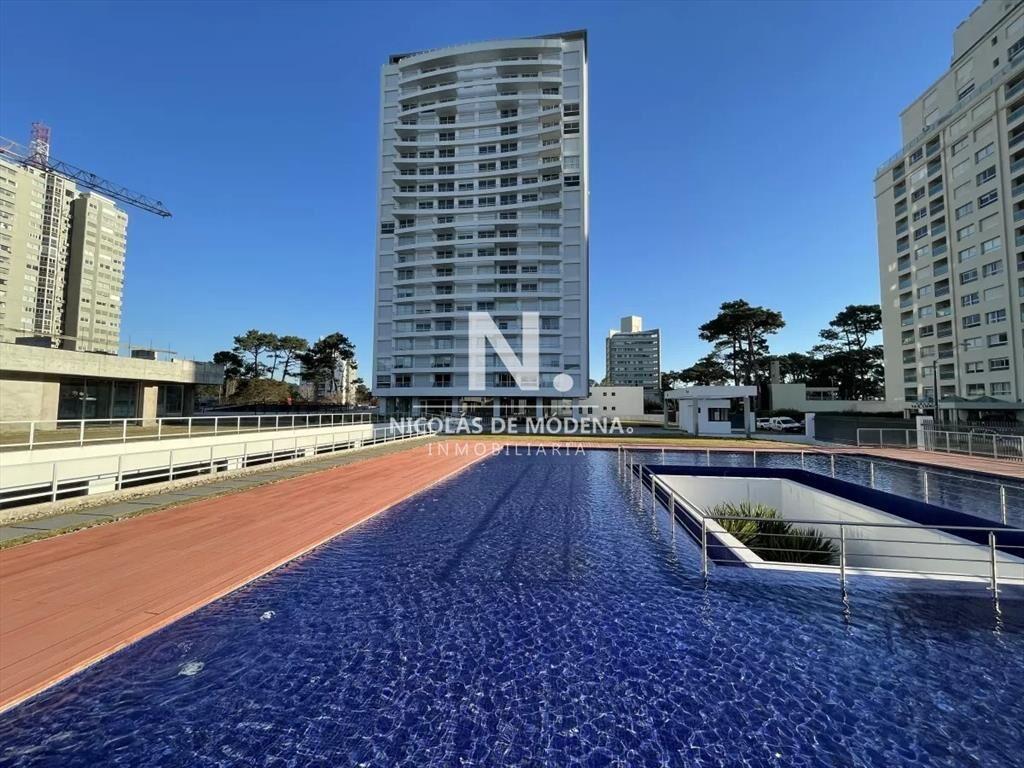 Departamento de 2 dormitorios en venta, en Punta
