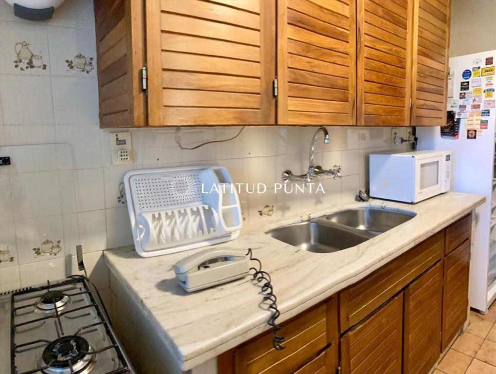 Apartamento de tres dormitorios con vista al mar