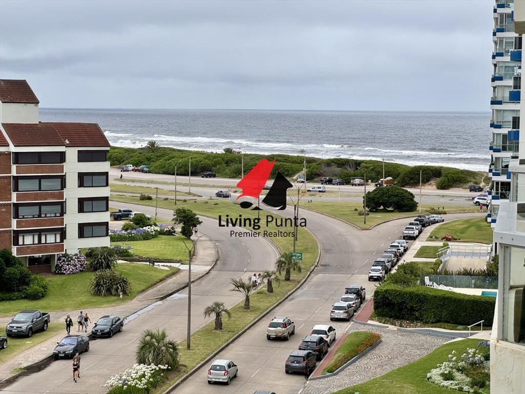 Apartamento a pasos del mar y servicios