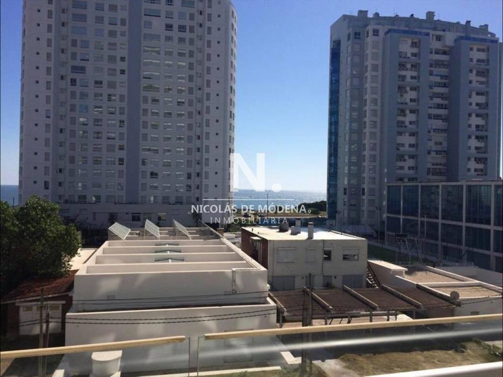 A pasos de Playa Mansa, dpto de 2 dorm + dep en