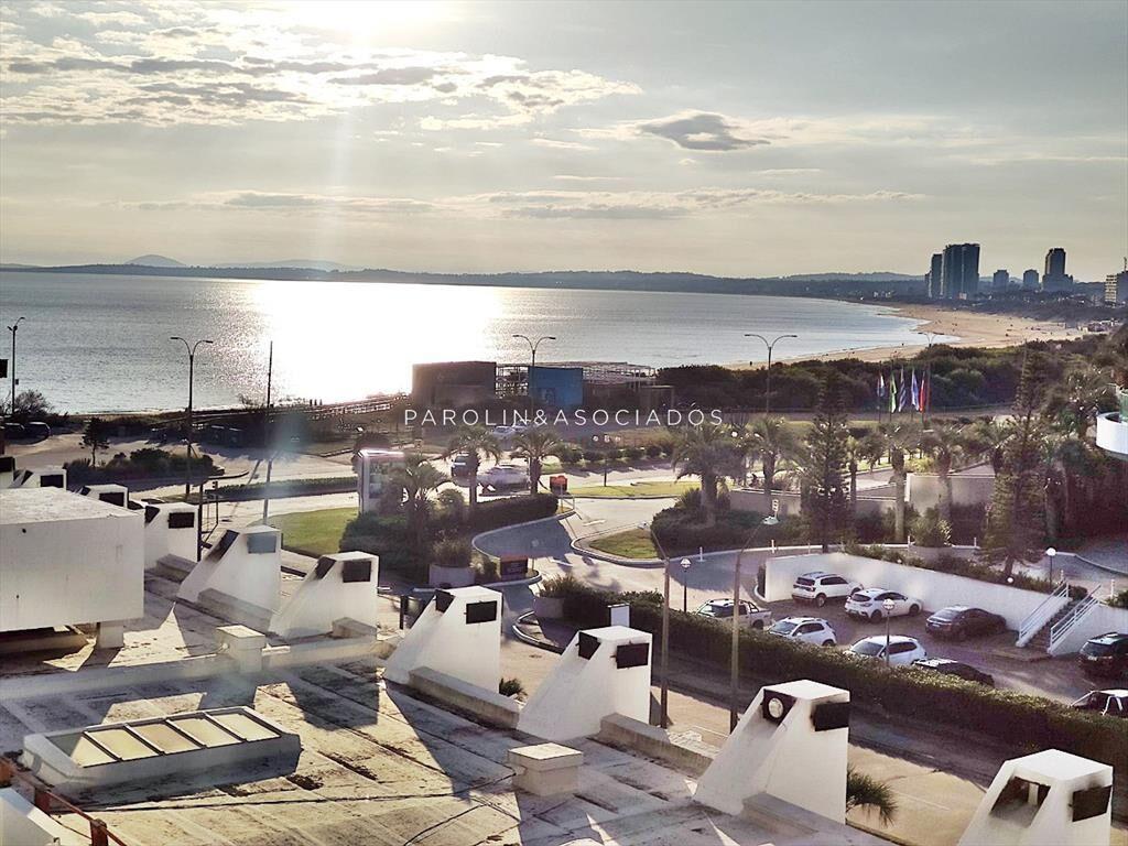 Excelente planta esquinera con vista a Mansa,