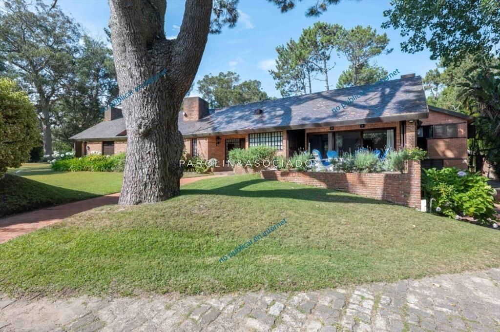 Casa en venta de 5 dormitorios en el Golf, Punta del Este.