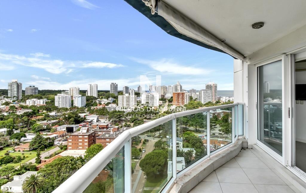 En venta departamento de 3 dormitorios en Punta del Este