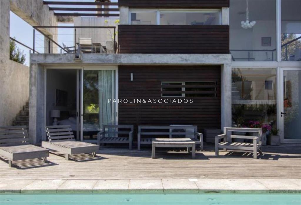 CASA EN VENTA DE 3 DORMITORIOS EN JOSE IGNACIO