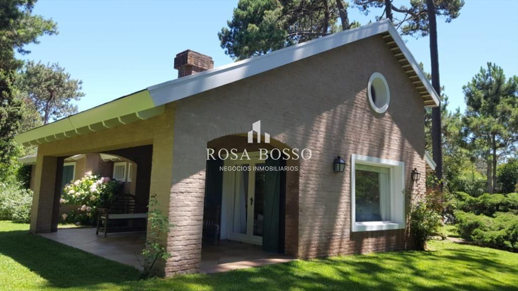 Excelente casa en alquiler en zona residencial!!! Consulte!