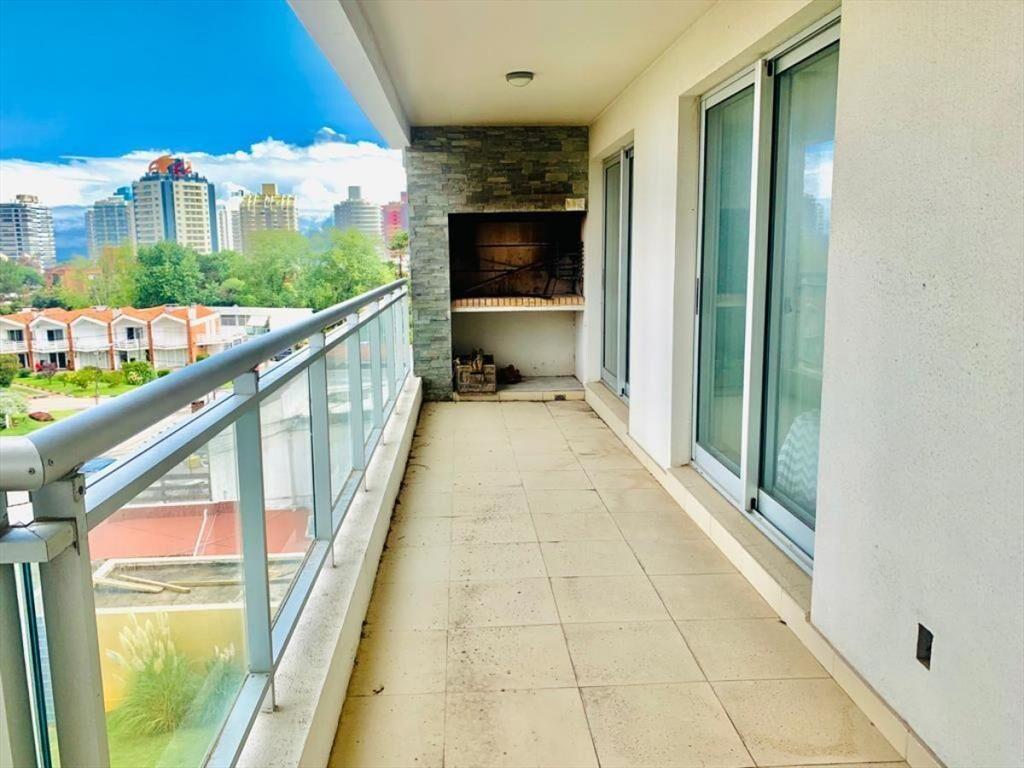 apartamento en zona de Aidy Grill, con parrillero propio