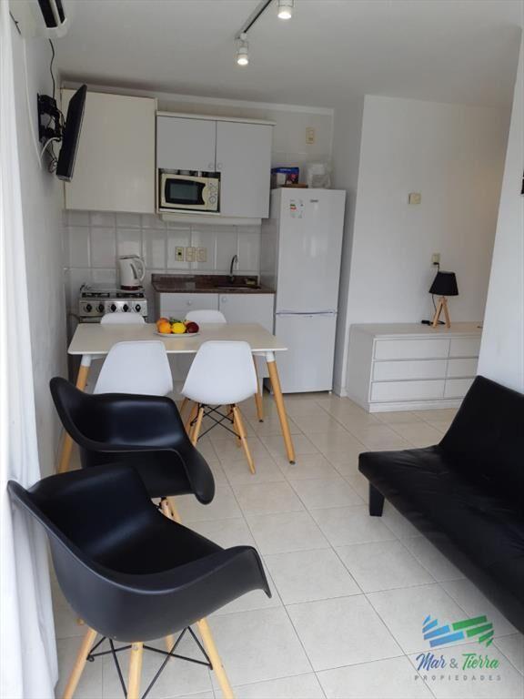 Vendo apartamento 1 dormitorio, edificio con servicios, en