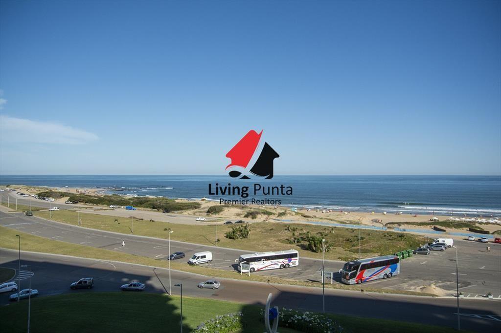 Vende apartamento de 3 dormitorios en Torre I, al