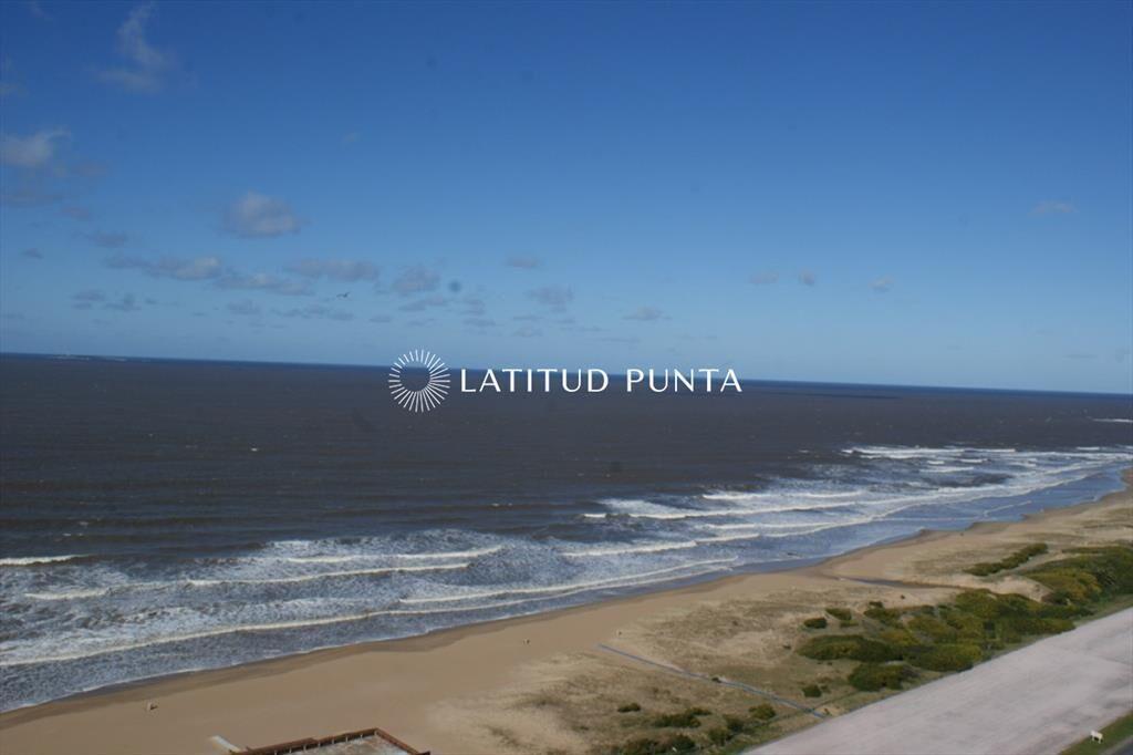 Piso alto en Le Parc, 3 suites más dependencia