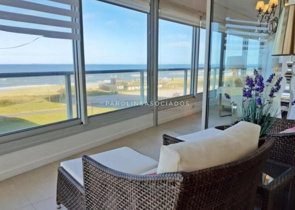 Apartamento en venta de 3 dormitorios + en Le del