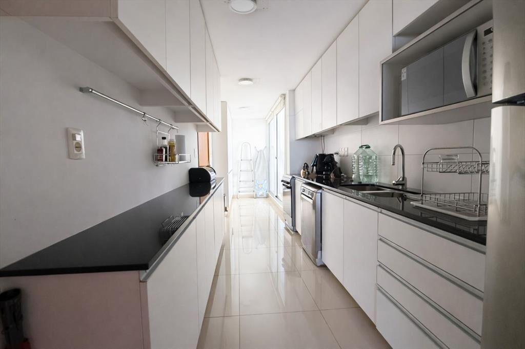 Venta apartamento 4 dormitorios 3 baños y 2 garajes frent...