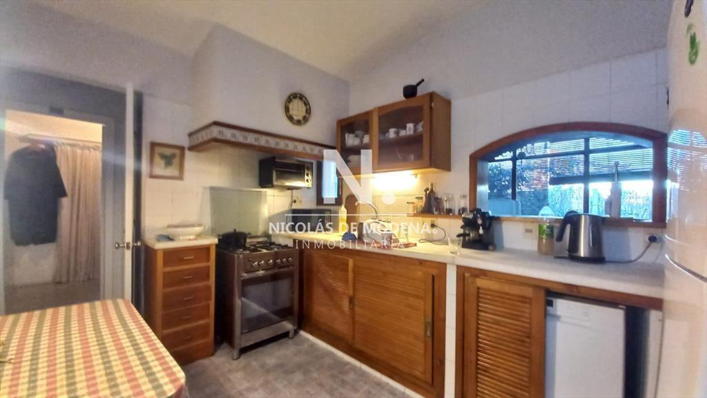 Vende casa de 3 dormitorios (incluye depp), en 4